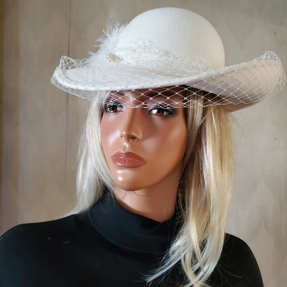 Vintage Miss Bierner Winter White Wool Hat with Veil and Jeweled Feather Plume - Picture 4 of 9